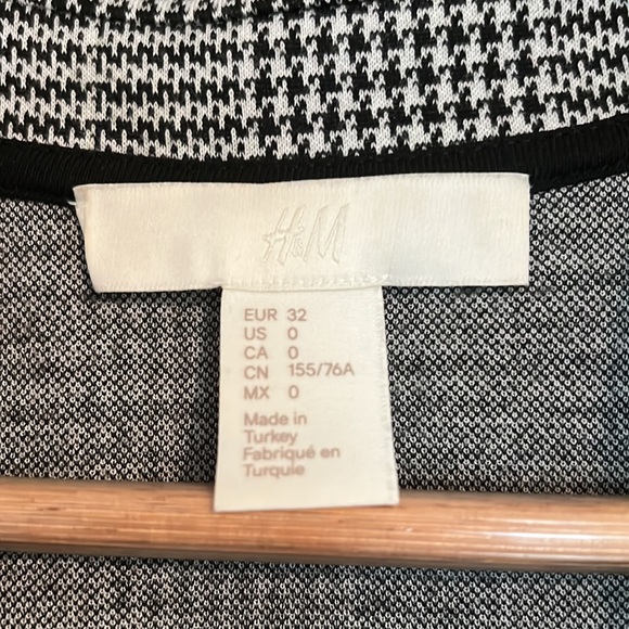 H&M Blazer - Picture 2 of 8